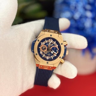 Rubber strap sports watch Pakistan rose gold front view