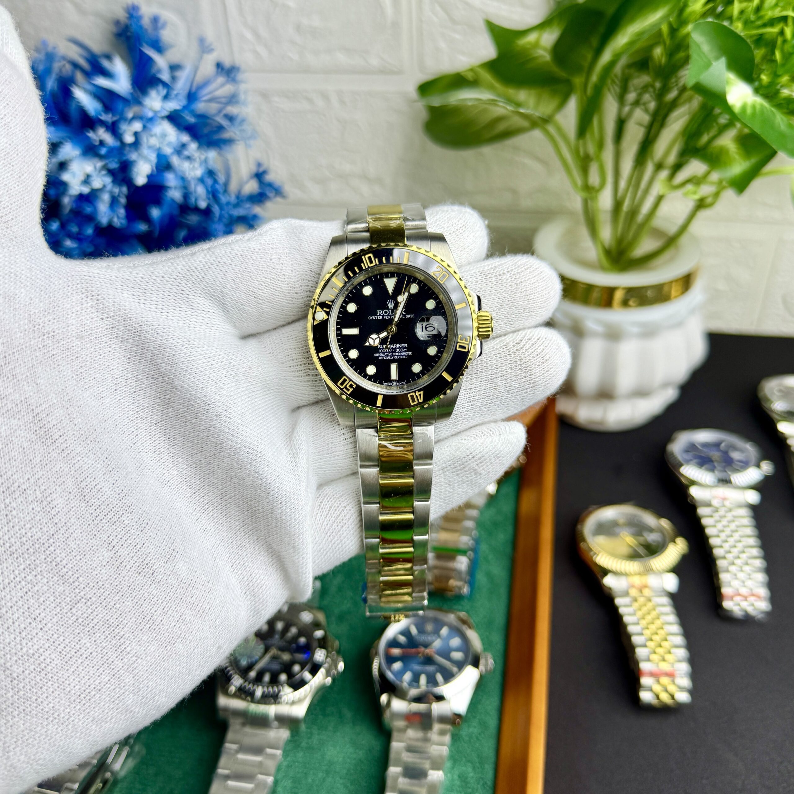 Rolex Yacht-Master Style Two-Tone Black Dial Luxury Watch – Gold & Silver Bracelet