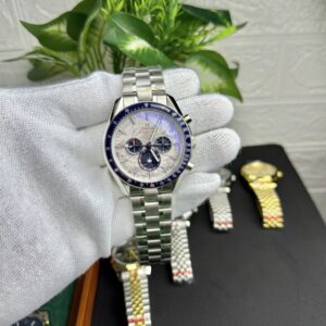 Omega Speedmaster Style Silver Chronograph – Blue Bezel & Textured Dial