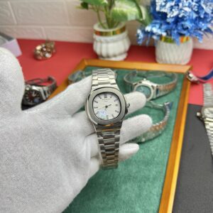Patek Philippe Nautilus 5711 Style – Silver/White Dial Automatic Watch