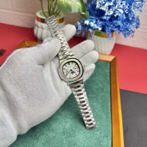 Patek Philippe Nautilus – Silver/White Dial